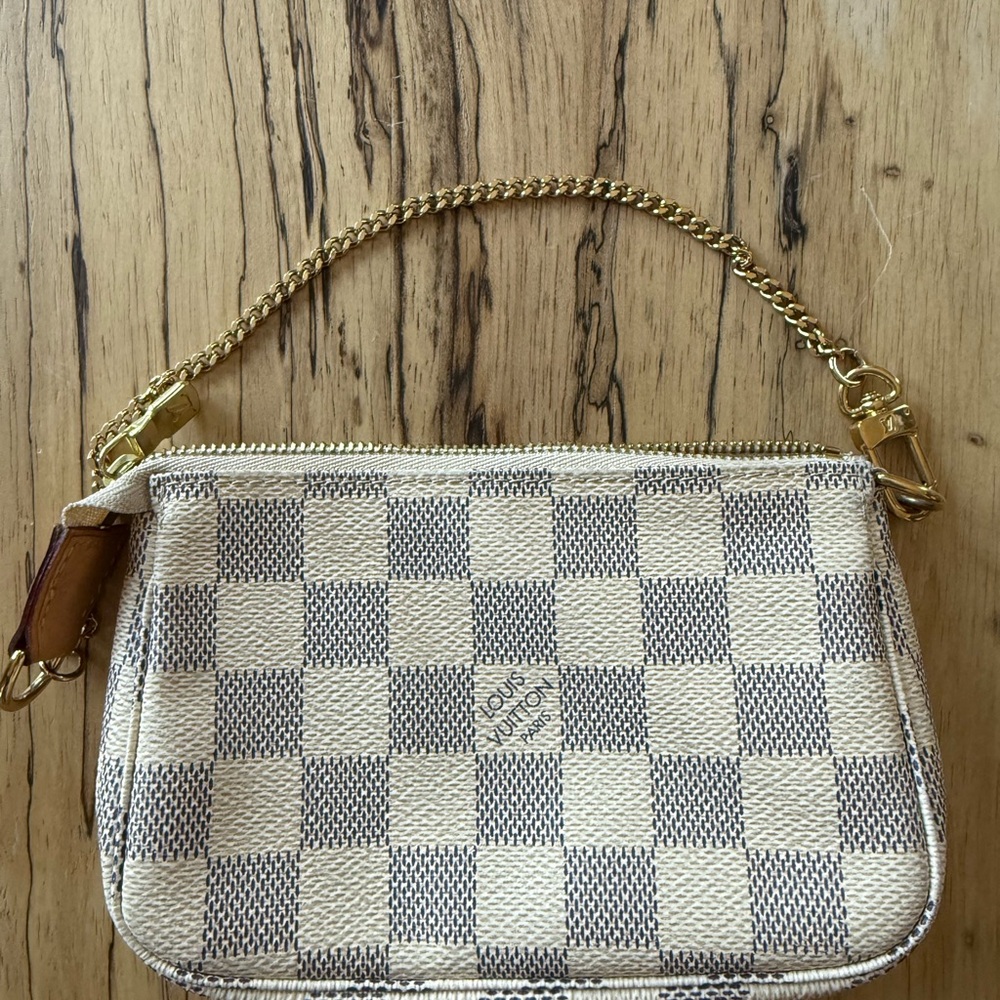 AUTHENTIC LOUIS VUITTON POUCHETTE